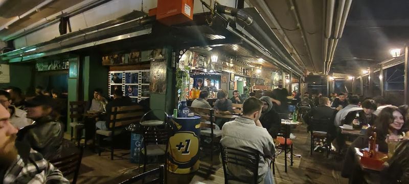 Behzat Ç Teras Bar